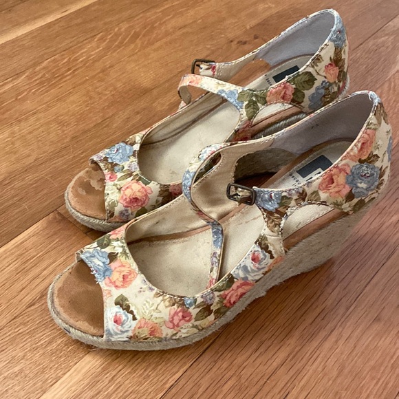 BC Footwear Shoes - BC footwear floral Espadrille Wedge Sandals 8